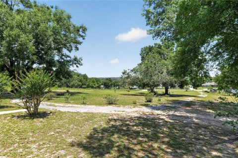House in Lady Lake, Florida 4 bedrooms, 293.57 sq.m. № 2239256 - photo 8