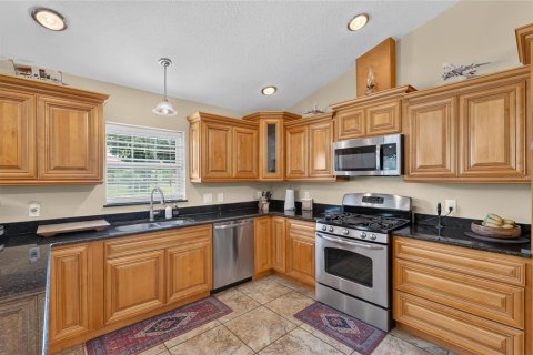 House in Lady Lake, Florida 4 bedrooms, 293.57 sq.m. № 2239256 - photo 28