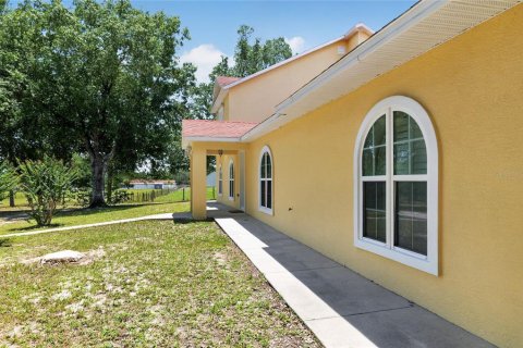 House in Lady Lake, Florida 4 bedrooms, 293.57 sq.m. № 2239256 - photo 11