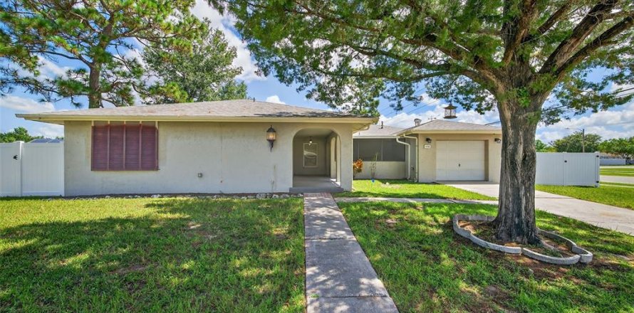 Casa en Spring Hill, Florida 4 dormitorios, 179.21 m2 № 1910333