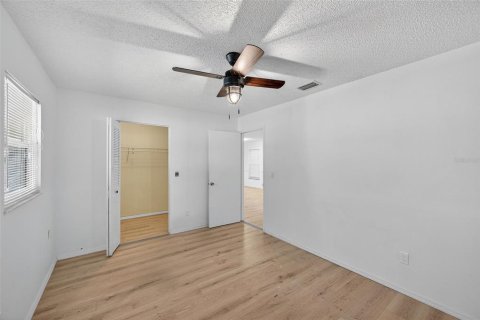 House in Spring Hill, Florida 4 bedrooms, 179.21 sq.m. № 1910333 - photo 18