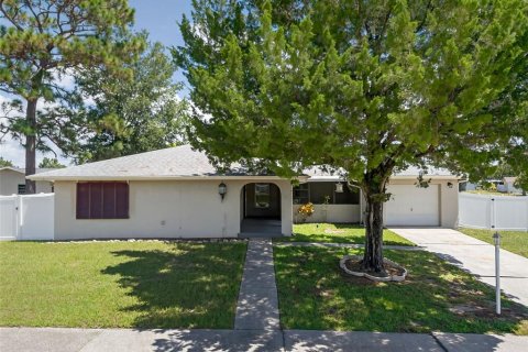 House in Spring Hill, Florida 4 bedrooms, 179.21 sq.m. № 1910333 - photo 4