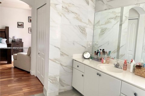 Villa ou maison à vendre à Doral, Floride: 4 chambres, 214.23 m2 № 2064057 - photo 25