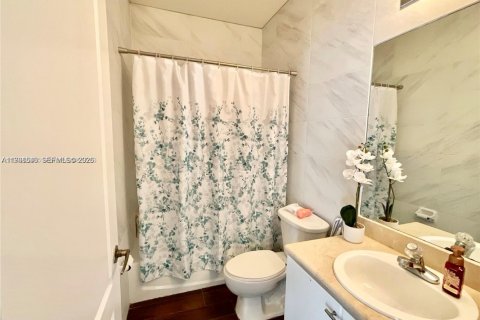 Villa ou maison à vendre à Doral, Floride: 4 chambres, 214.23 m2 № 2064057 - photo 10