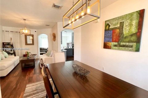 Villa ou maison à vendre à Doral, Floride: 4 chambres, 214.23 m2 № 2064057 - photo 12