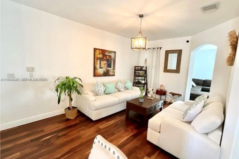 Villa ou maison à vendre à Doral, Floride: 4 chambres, 214.23 m2 № 2064057 - photo 5