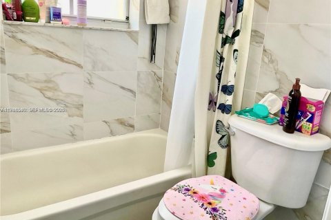 Villa ou maison à vendre à Doral, Floride: 4 chambres, 214.23 m2 № 2064057 - photo 30