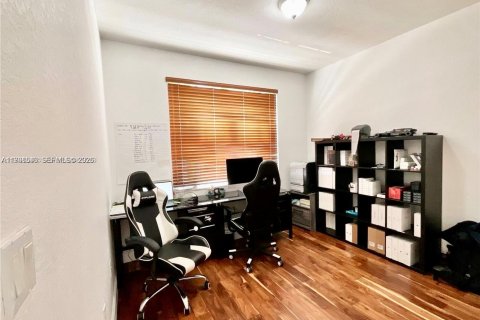 Villa ou maison à vendre à Doral, Floride: 4 chambres, 214.23 m2 № 2064057 - photo 9