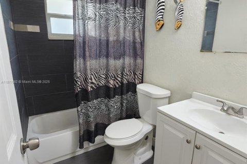 Casa en venta en Deerfield Beach, Florida, 4 dormitorios, 100.33 m2 № 1973284 - foto 5