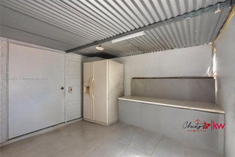 House in Miami, Florida 3 bedrooms, 148.18 sq.m. № 1891960 - photo 23
