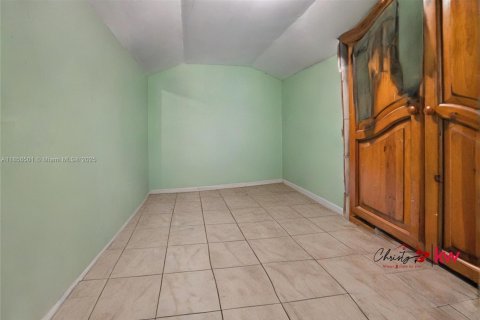House in Miami, Florida 3 bedrooms, 148.18 sq.m. № 1891960 - photo 22