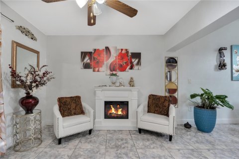 House in Miami, Florida 3 bedrooms, 148.18 sq.m. № 1891960 - photo 9