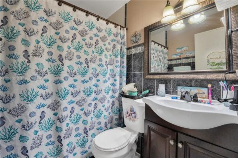 House in Miami, Florida 3 bedrooms, 148.18 sq.m. № 1891960 - photo 16