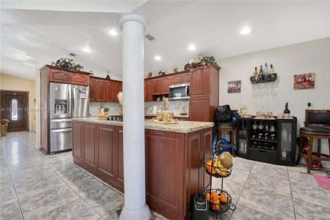 House in Miami, Florida 3 bedrooms, 148.18 sq.m. № 1891960 - photo 11