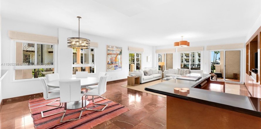 Condominio en Miami Beach, Florida, 3 dormitorios  № 1890378