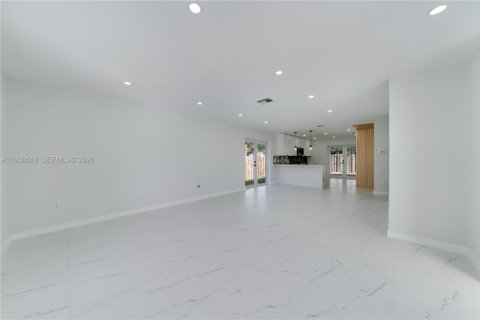 Снять в аренду виллу или дом в Катлер-Бей, Флорида 3 спальни, 127.18м2, № 1996327 - фото 5