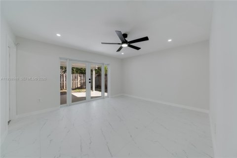 Снять в аренду виллу или дом в Катлер-Бей, Флорида 3 спальни, 127.18м2, № 1996327 - фото 17