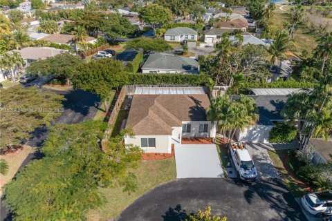 Снять в аренду виллу или дом в Катлер-Бей, Флорида 3 спальни, 127.18м2, № 1996327 - фото 29