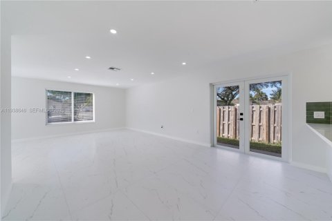 Снять в аренду виллу или дом в Катлер-Бей, Флорида 3 спальни, 127.18м2, № 1996327 - фото 6