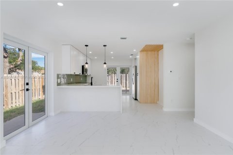 Снять в аренду виллу или дом в Катлер-Бей, Флорида 3 спальни, 127.18м2, № 1996327 - фото 7