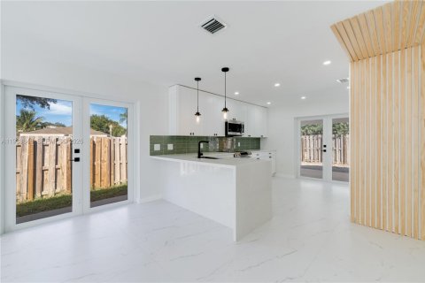 Снять в аренду виллу или дом в Катлер-Бей, Флорида 3 спальни, 127.18м2, № 1996327 - фото 8