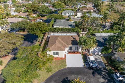 Снять в аренду виллу или дом в Катлер-Бей, Флорида 3 спальни, 127.18м2, № 1996327 - фото 30