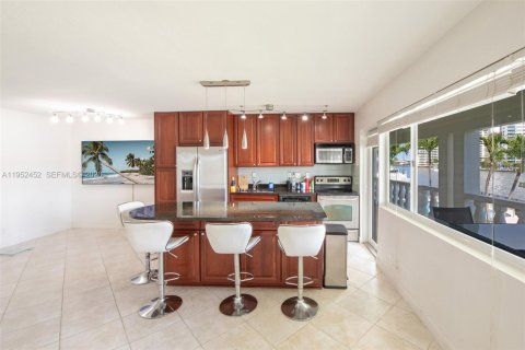 Condo in Fort Lauderdale, Florida, 1 bedroom № 2006707 - photo 11