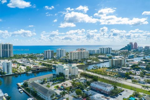 Condo in Fort Lauderdale, Florida, 1 bedroom № 2006707 - photo 7