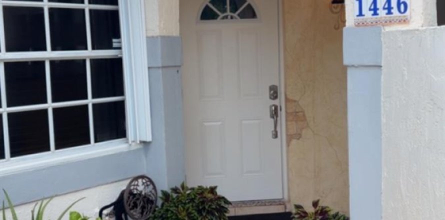Townhouse in Weston, Florida 3 bedrooms, 106.93 sq.m. № 2392144