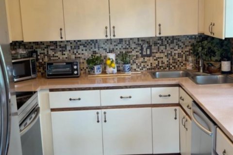 Townhouse in Weston, Florida 3 bedrooms, 106.93 sq.m. № 2392144 - photo 4