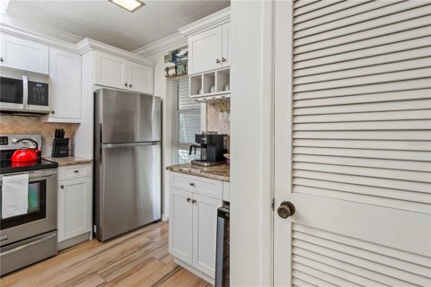 Copropriété à vendre à Longboat Key, Floride: 2 chambres, 94.2 m2 № 1918906 - photo 8