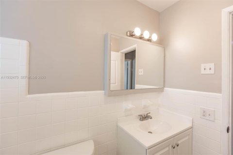 Condo in Hollywood, Florida, 1 bedroom  № 1993061 - photo 21