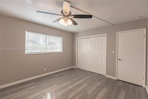 Condo in Hollywood, Florida, 1 bedroom  № 1993061 - photo 26