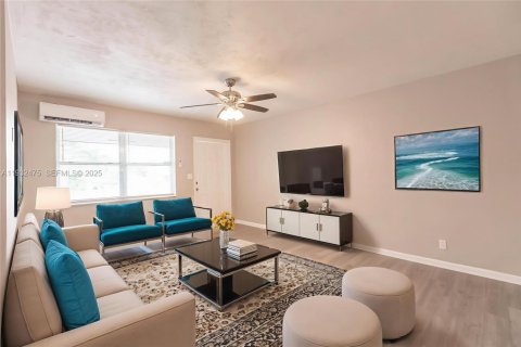 Condo in Hollywood, Florida, 1 bedroom  № 1993061 - photo 9