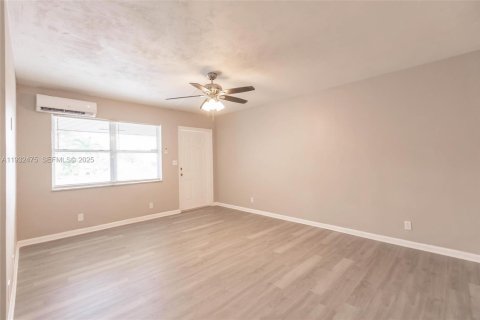 Condo in Hollywood, Florida, 1 bedroom  № 1993061 - photo 10