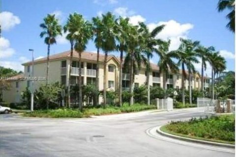 Condo in Hollywood, Florida, 1 bedroom  № 2001056 - photo 19