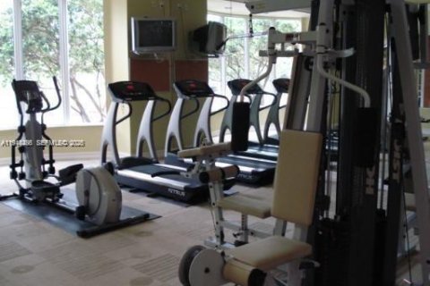 Condo in Hollywood, Florida, 1 bedroom  № 2001056 - photo 8