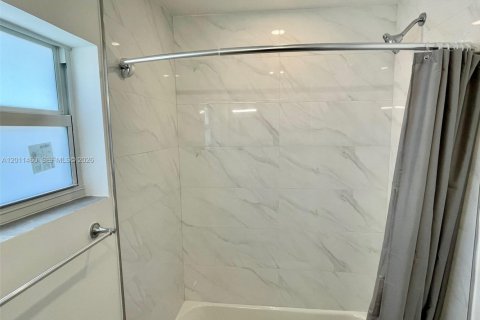 Villa ou maison à louer à Lauderhill, Floride: 3 chambres, 334.45 m2 № 2075192 - photo 21