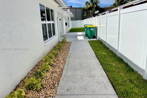 Villa ou maison à louer à Lauderhill, Floride: 3 chambres, 334.45 m2 № 2075192 - photo 6