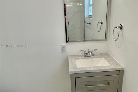 Villa ou maison à louer à Lauderhill, Floride: 3 chambres, 334.45 m2 № 2075192 - photo 22