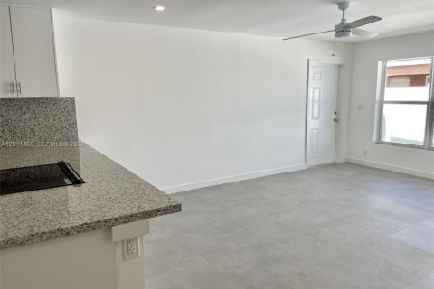 Villa ou maison à louer à Lauderhill, Floride: 3 chambres, 334.45 m2 № 2075192 - photo 8
