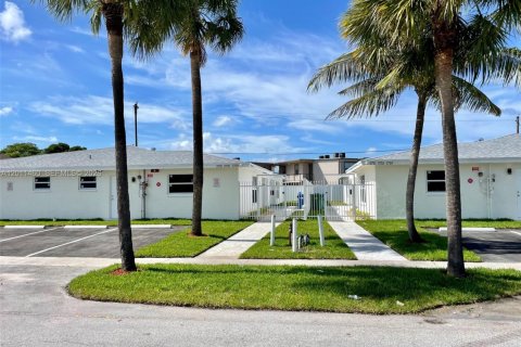 Villa ou maison à Lauderhill, Floride 3 chambres, 334.45 m2 № 2075192