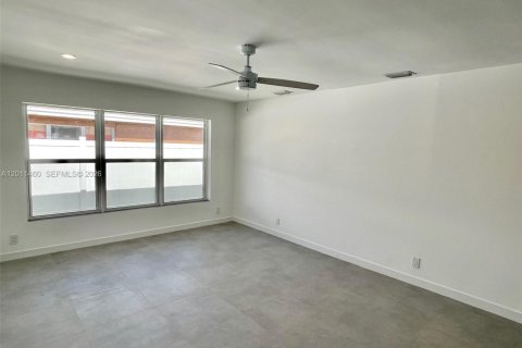 Villa ou maison à louer à Lauderhill, Floride: 3 chambres, 334.45 m2 № 2075192 - photo 27