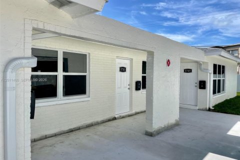 Villa ou maison à louer à Lauderhill, Floride: 3 chambres, 334.45 m2 № 2075192 - photo 4