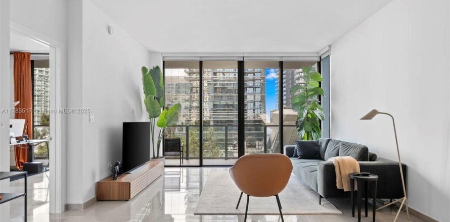 Condominio en Miami, Florida, 2 dormitorios  № 1701632