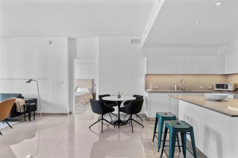 Condominio en venta en Miami, Florida, 2 dormitorios, 115.01 m2 № 1701632 - foto 9