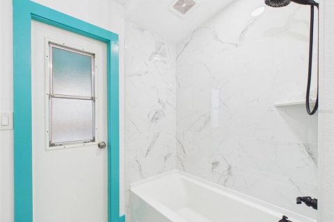 Villa ou maison à vendre à Port Charlotte, Floride: 3 chambres, 125.98 m2 № 2406321 - photo 21