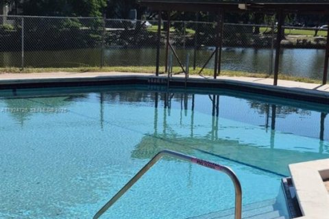 Condominio en venta en North Lauderdale, Florida, 2 dormitorios, 125.42 m2 № 2054934 - foto 9