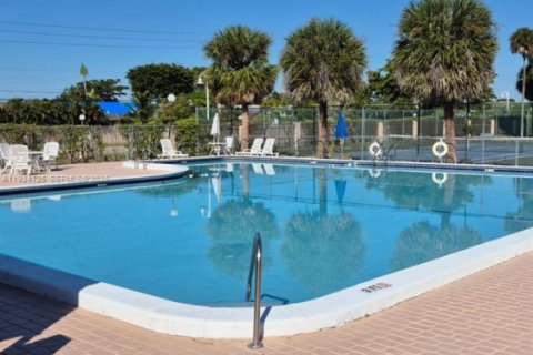 Condominio en venta en North Lauderdale, Florida, 2 dormitorios, 125.42 m2 № 2054934 - foto 8