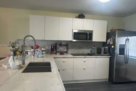 Condominio en venta en North Lauderdale, Florida, 2 dormitorios, 125.42 m2 № 2054934 - foto 12